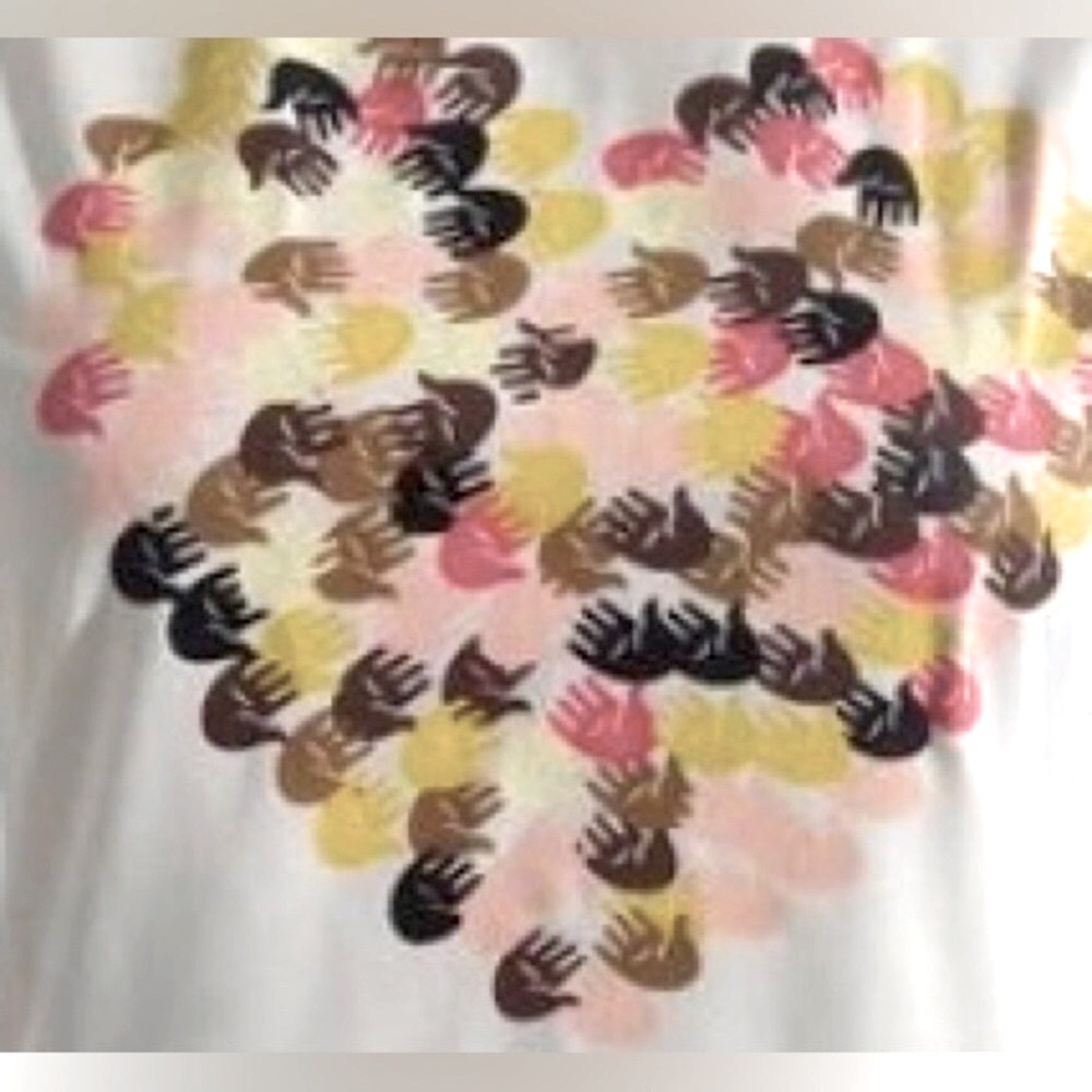 NO RACIAL DISCRIMINATION ✋🏿✋🏾✋🏽✋🏼✋🏻 Print ❤️ Shape T-Shirt & Ripped Shorts - Picture 5 of 5
